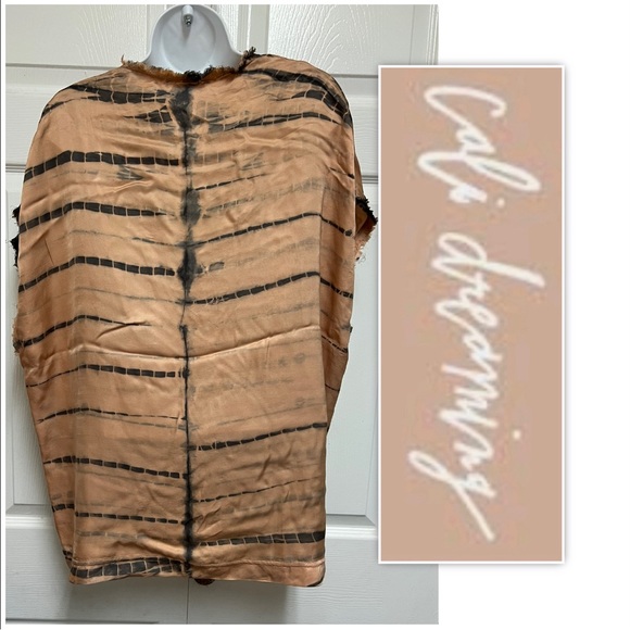 Cali Dreaming Women’s Short Sleeve Silky Raw Edges Top - Picture 2 of 10